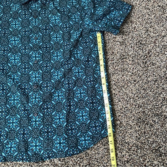 Men’s Tommy Bahama Coast Mosaic Geo Short Sleeve Beach Shirt size medium - Picture 9 of 9